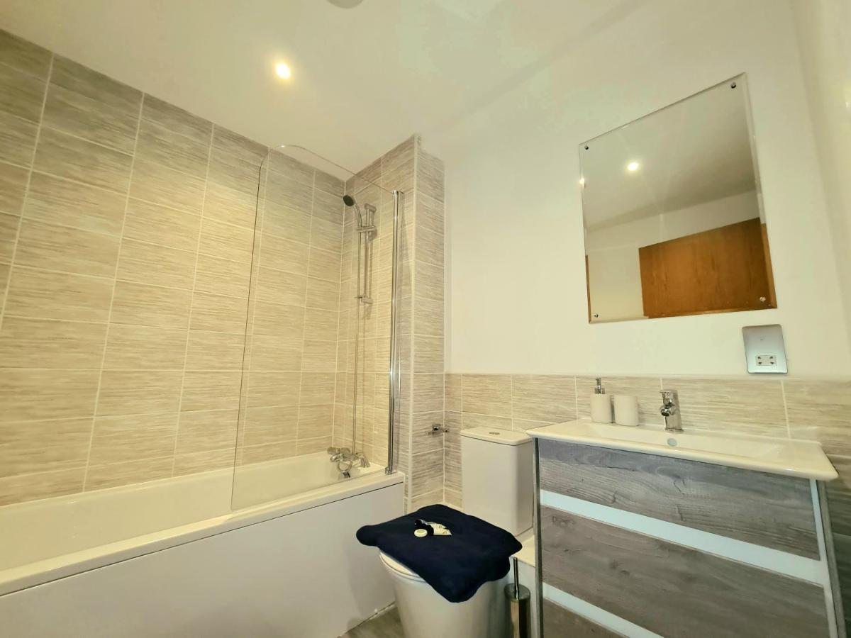 Exquisite Cosy 2-Bed Apartment In Salford Manchester Exterior foto